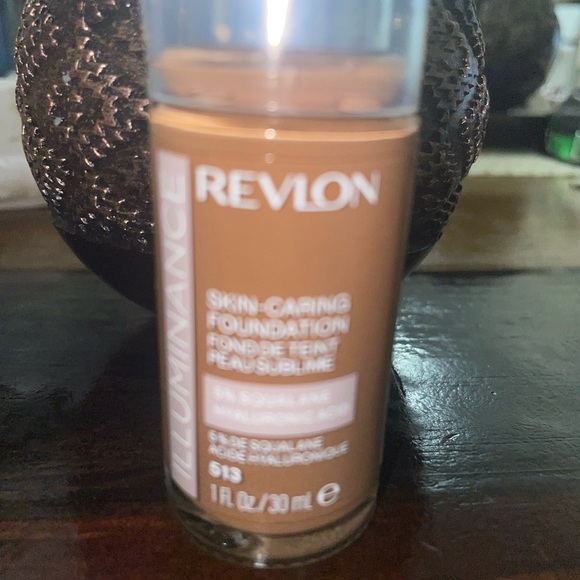 REVLON ILLUMINATE SKIN CARING FOUNDATION 513 - Picture 4 of 4